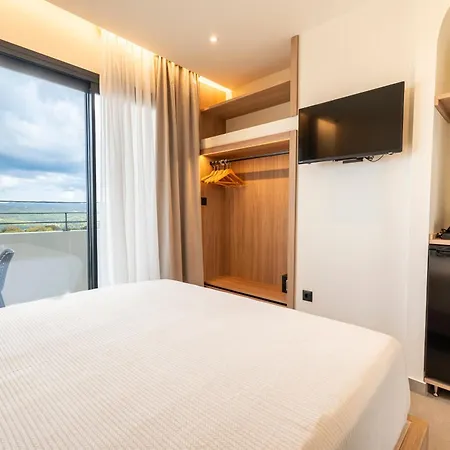 Naiades Bed & Breakfast 3*